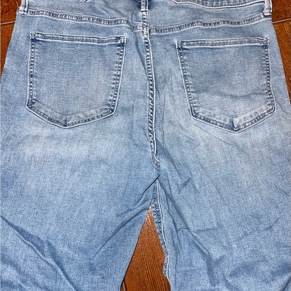 Old Navy Mid-Rise Rockstar Jeans - Picture 9 of 9